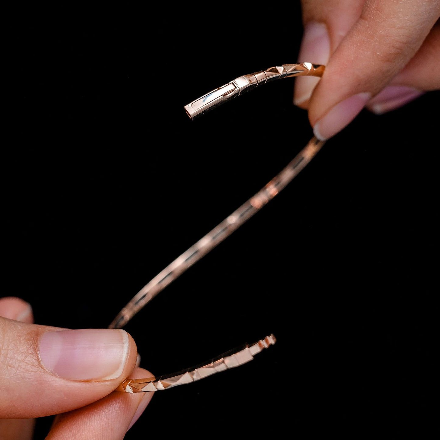 POINTED RECTANGLE FLEX DIAMOND BANGLE BRACELET 14K SOLID GOLD 0.20CTW