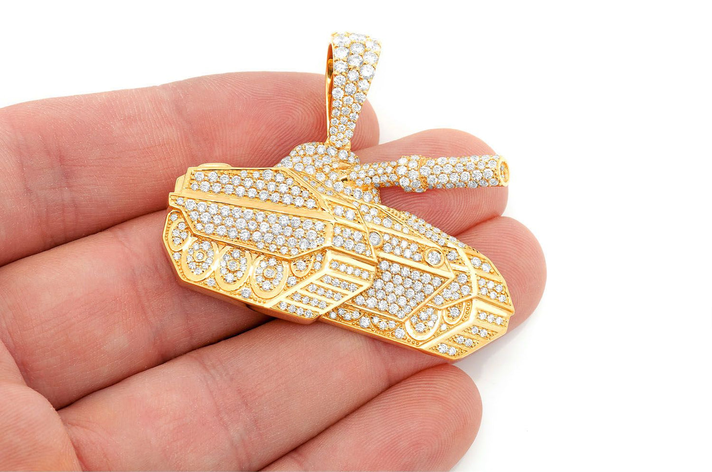 PANDANT CU DIAMANT, TANC DE LUPTĂ BLINDAT, AUR MASIV DE 14K, 4.25CT