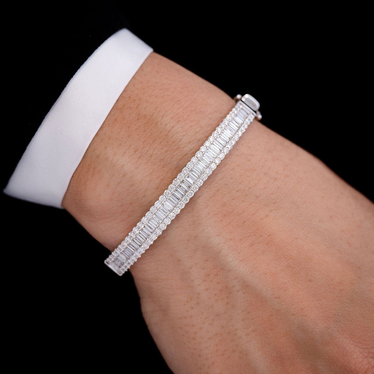BAGUETTE AND ROUND DIAMOND BORDER BANGLE BRACELET 14K SOLID GOLD 3.50CTW
