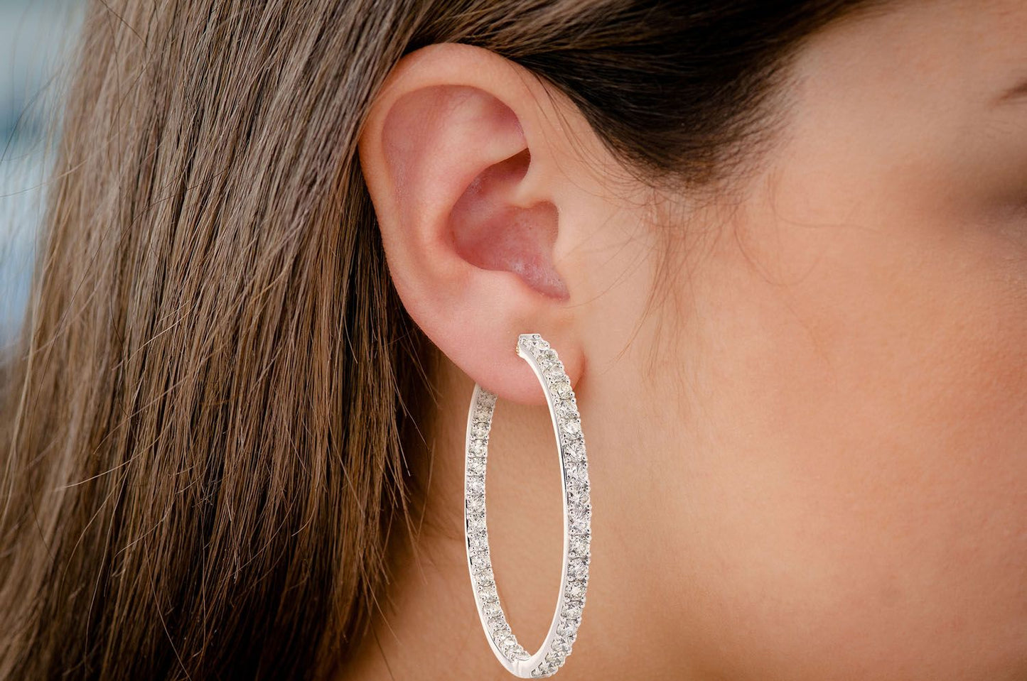 CERCEI MARI CU DIAMANTE, VERTICALE, AUR MASIV DE 14K, 12.00 CT
