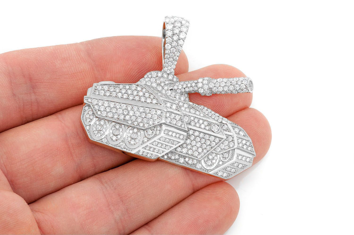 PANDANT CU DIAMANT, TANC DE LUPTĂ BLINDAT, AUR MASIV DE 14K, 4.25CT