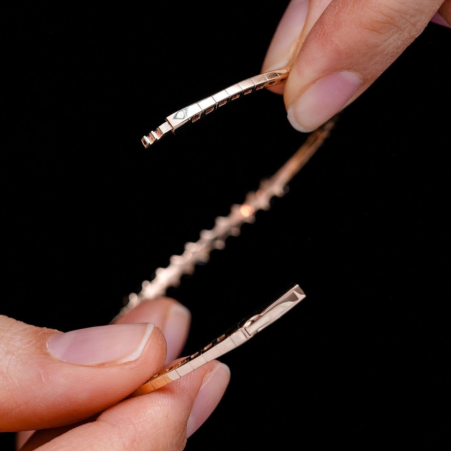 BRĂȚARĂ FLEXIBILĂ CU DIAMANTE, FORMAT BAGUETTE, AUR MASIV DE 14K, 0.85 CT