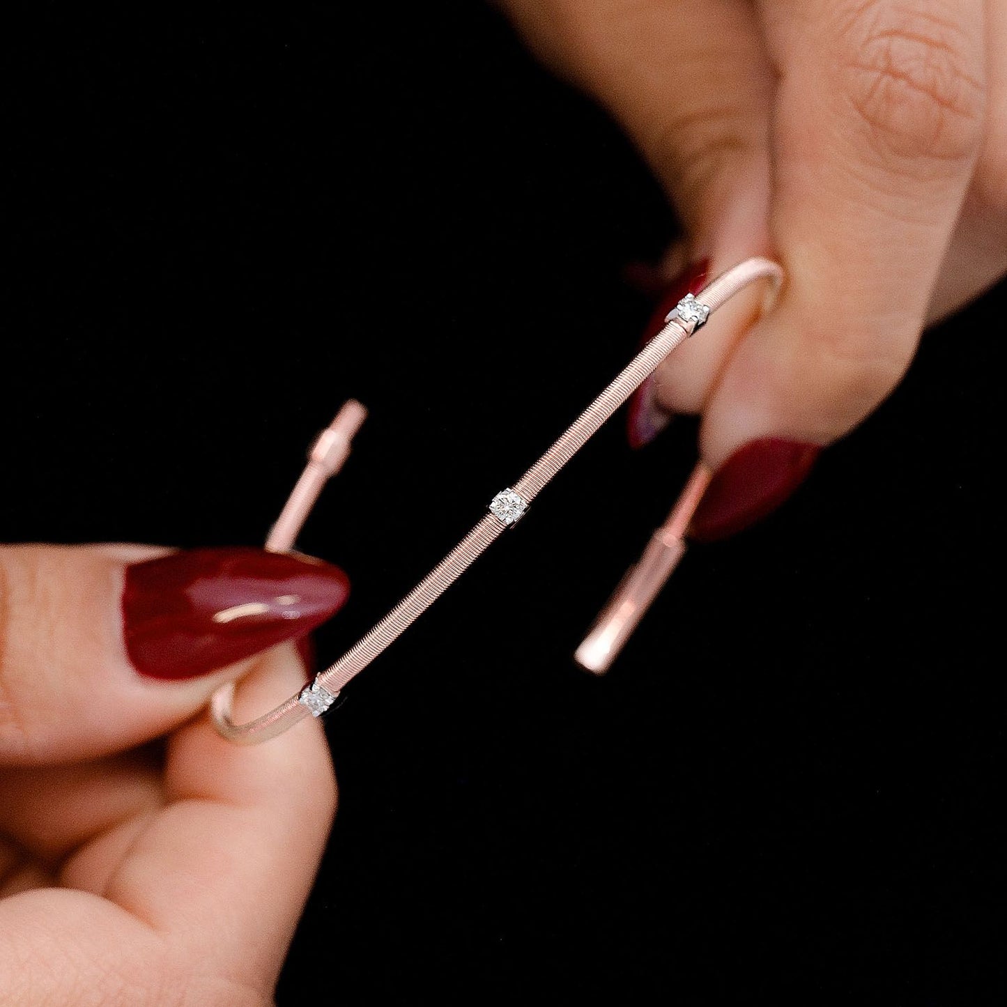 TEXTURED THREE STONE DIAMOND BANGLE BRACELET 0.15CTW 14K SOLID GOLD