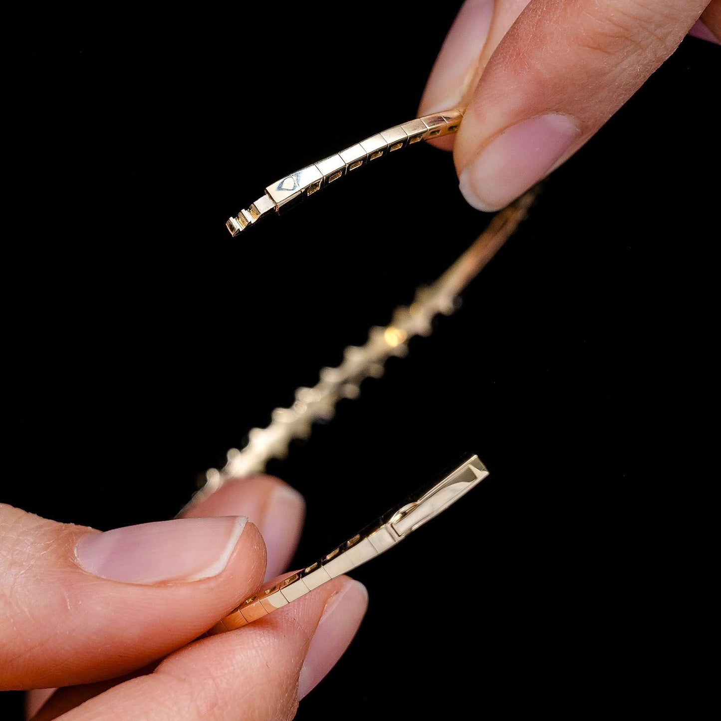 BRĂȚARĂ FLEXIBILĂ CU DIAMANTE, FORMAT BAGUETTE, AUR MASIV DE 14K, 0.85 CT