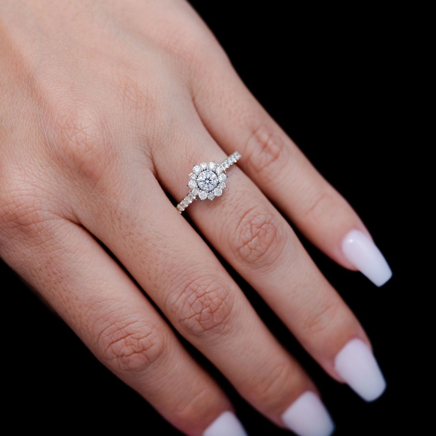 TWO LAYER CLUSTER HALO DIAMOND ENGAGEMENT RING - 1.00CTW
