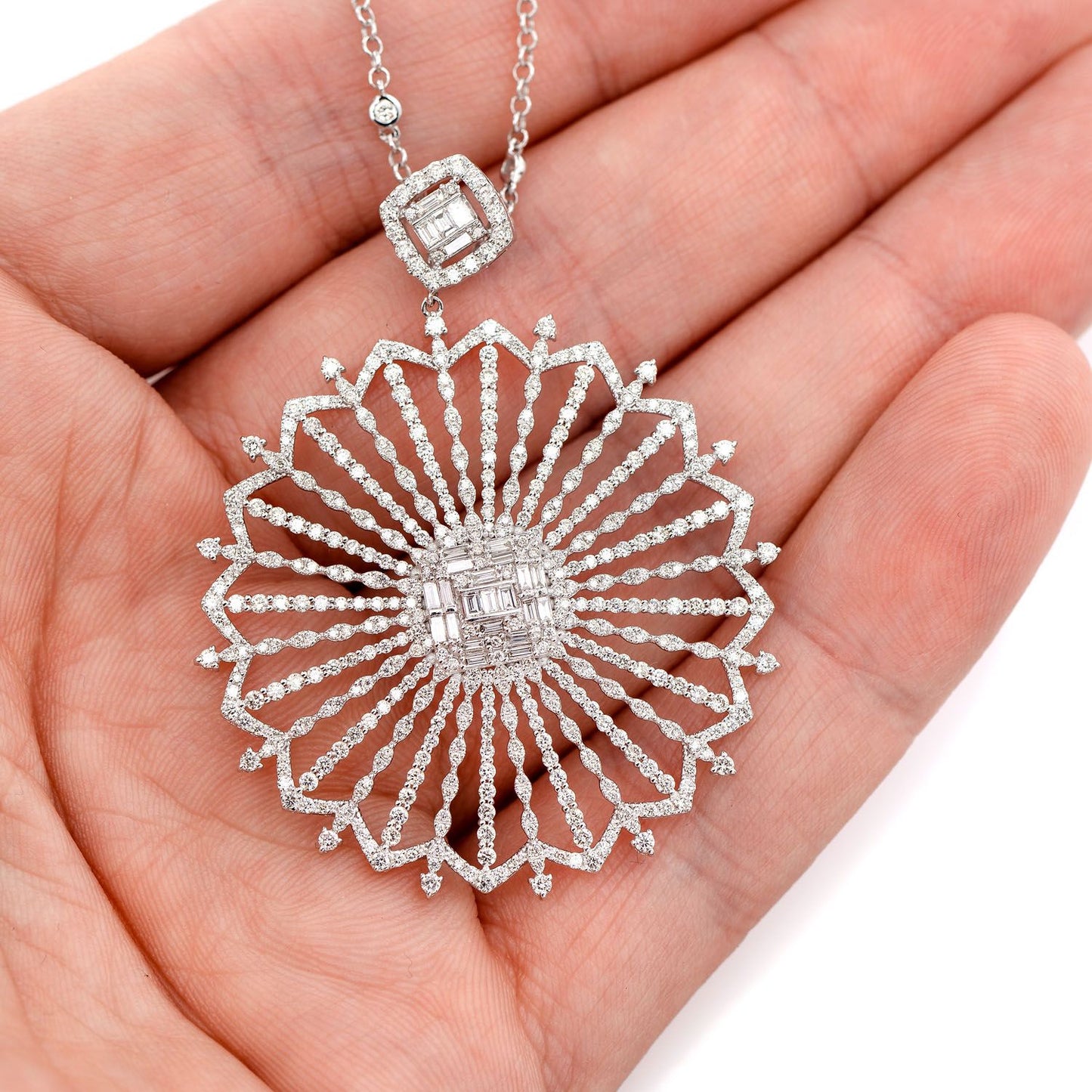 COLIER PENDANT CU ORNAMENT ȘI DIAMANTE, CU BAGHETĂ ȘI ATAȘAT, AUR MASIV DE 14K, 2,85 CT