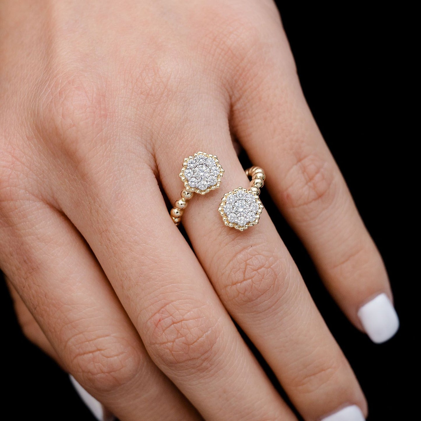 INEL CU DIAMANTE BYPASS, AUR MASIV DE 14K, 0.66CT