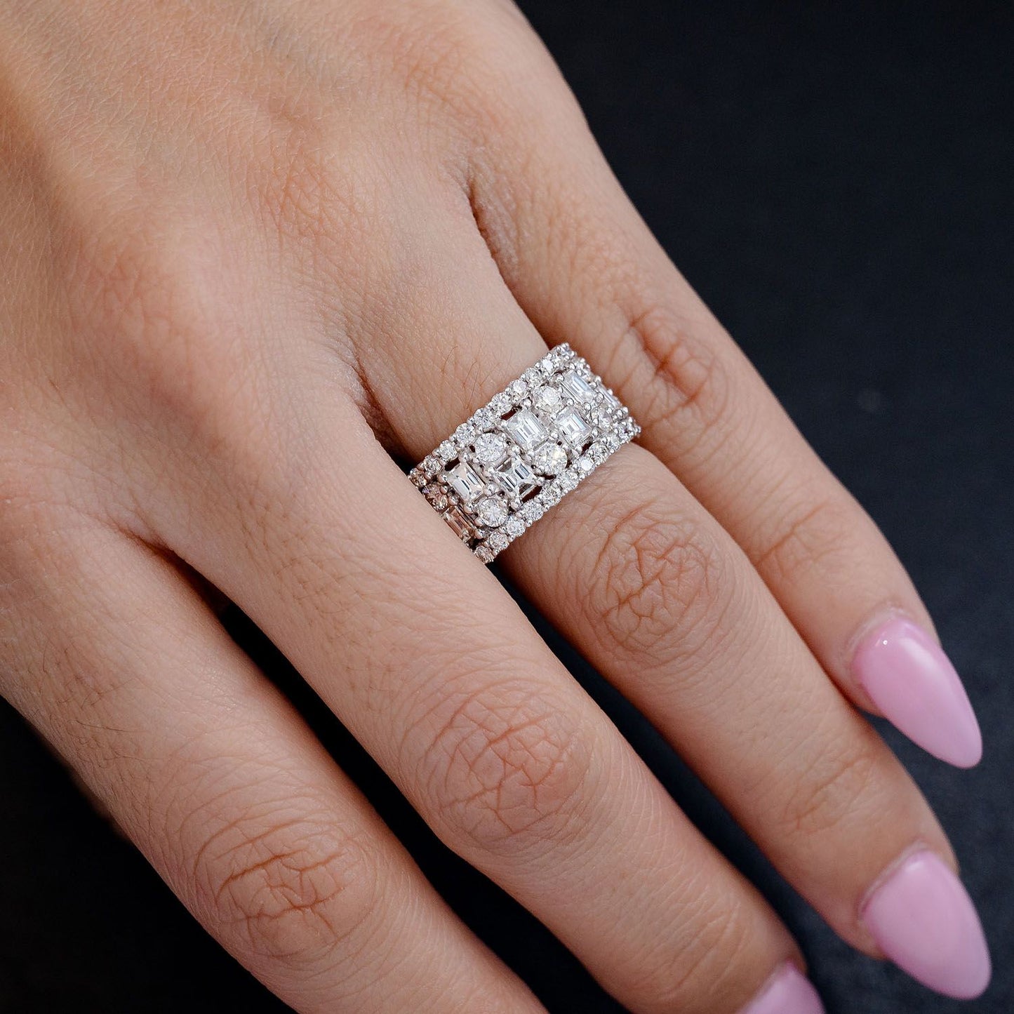INEL CU DIAMANTE CU MODEL BAGHETĂ ȘI BORD ROTUND, 14K, 2.20CTW