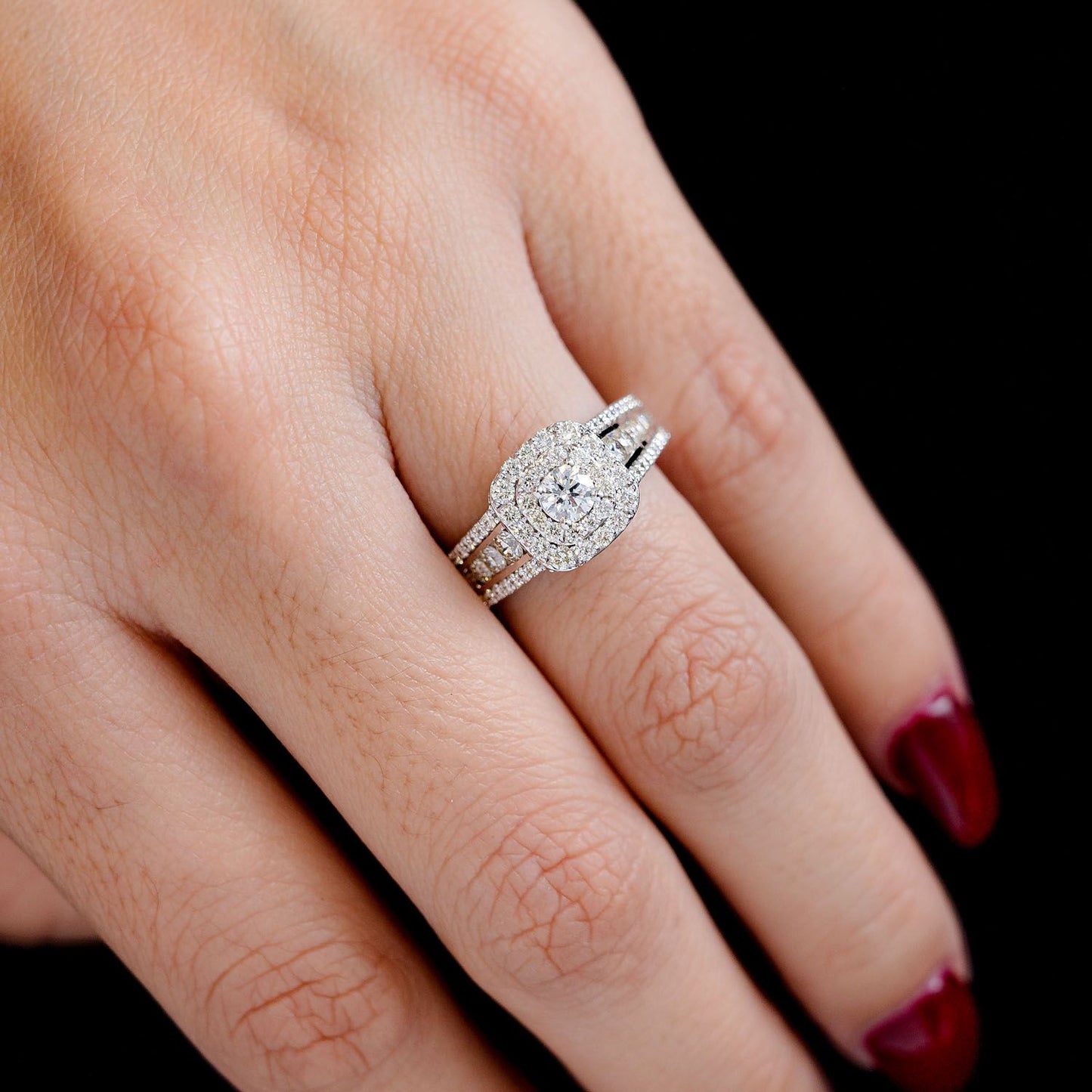INEL DE LOGODNĂ CU DIAMANTE, CU HALO DUBLU ȘI TRIPLU BEZEL, AUR MASIV DE 14K - 1.50CTW