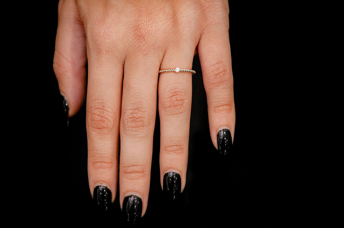 INEL ROTUND CU BEZEL ȘNUR ȘI DIAMANT, AUR MASIV DE 14K, 0.05CT