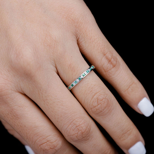 INEL CU SMARALD ȘI DIAMANT, SET DE CÂNȚELE, AUR MASIV DE 14K, 0.25CT