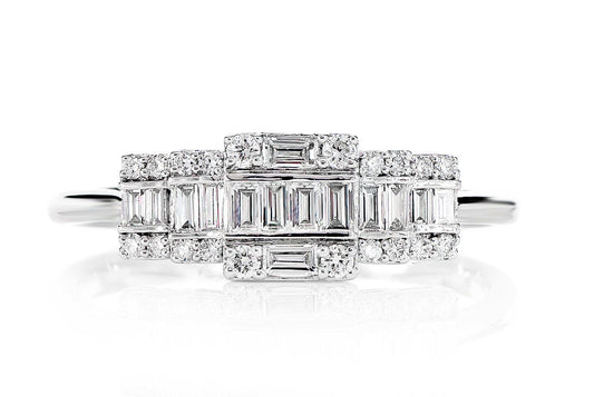INEL DE LOGODNĂ CU DIAMANTE ROTUNDE ȘI BAGHETĂ DE 0.38 CT - AUR MASIV DE 14K