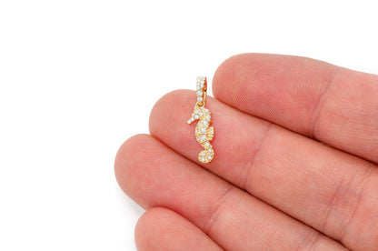 PANDANT CU DIAMANT CĂLUȚ DE MARE, AUR MASIV DE 14K, 0,15 CT