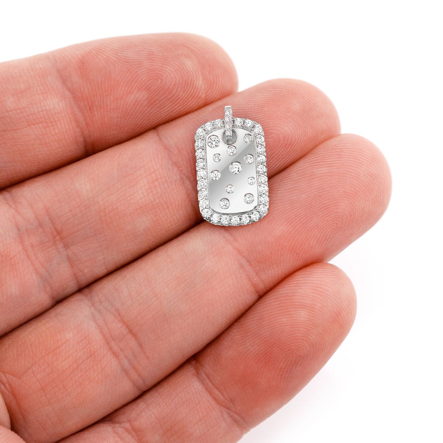 Pandantiv cu etichetă de câine, aur masiv de 14K, 0.50 ct, model țigănesc, cu diamante împrăștiate.